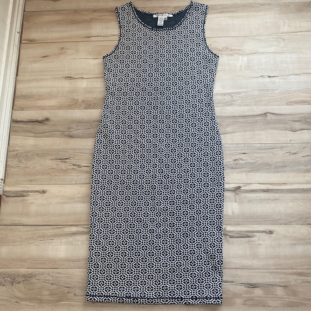 Max Studio Womens L/Xl Sleeves Bodycon Black and White Tank Dress.